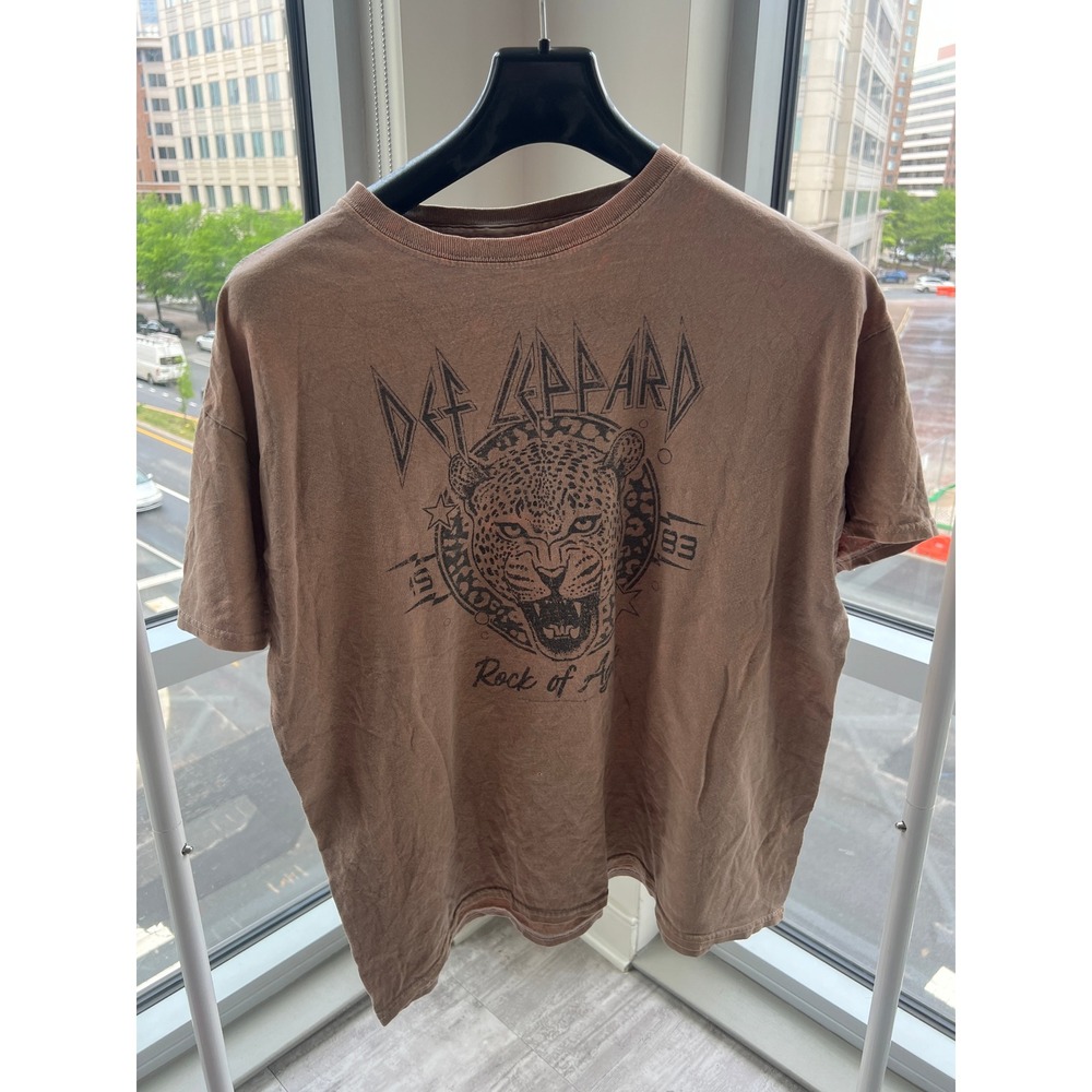 The Vinyl Icons Def Leppard Rock of Ages 1983 Graphic T-Shirt Brown Large